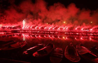 Armada odala počast žrtvama Vukovara bakljadom na mostu