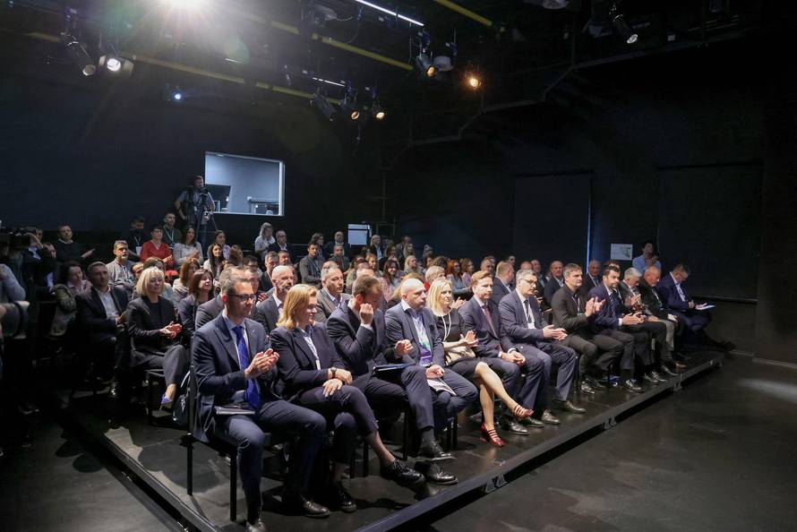 Zadar: Konferencija “Otočko povezivanje i unaprijeđenje života na otocima”