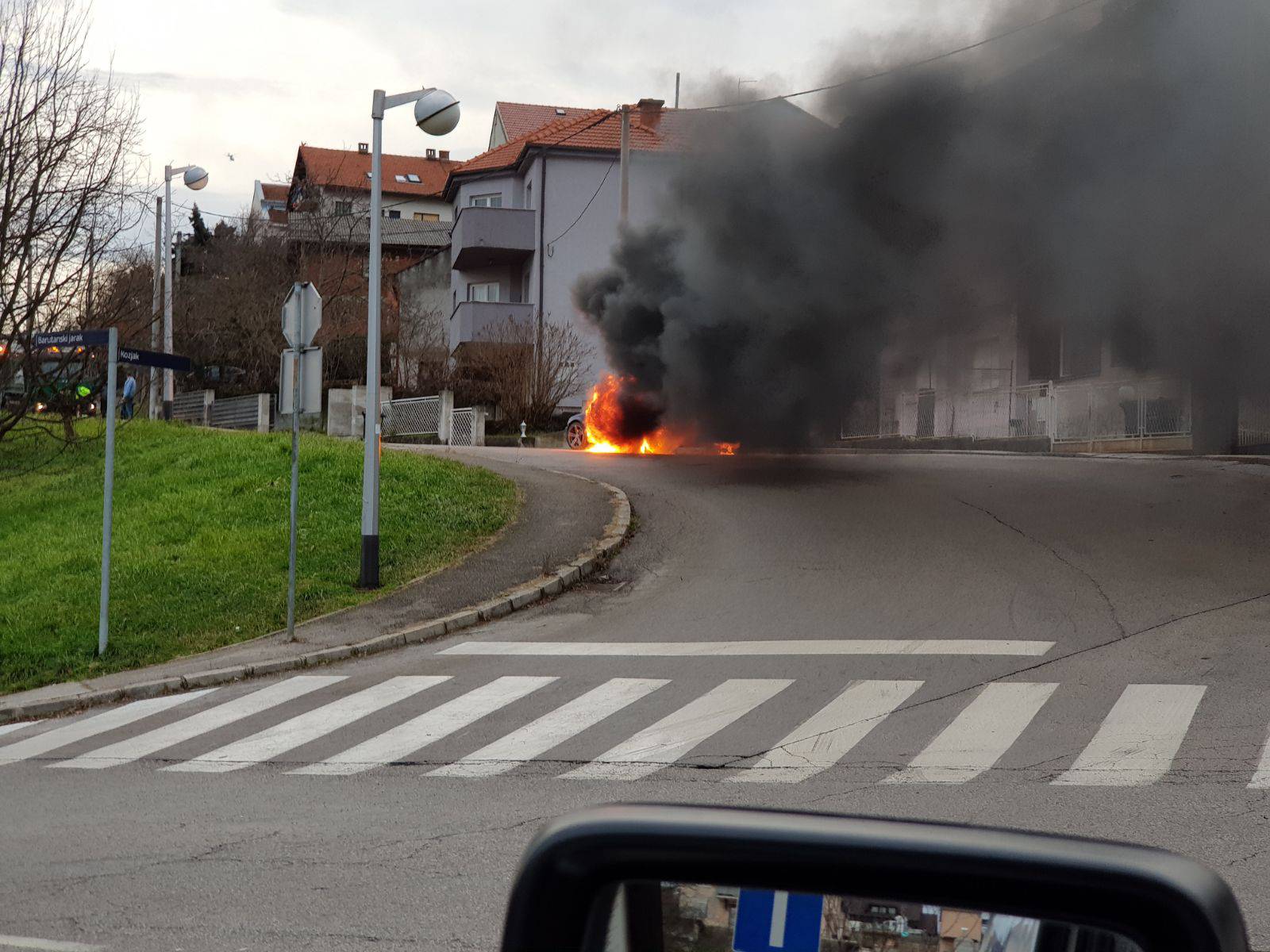Automobil se zapalio u vožnji: Srećom nitko nije ozlijeđen