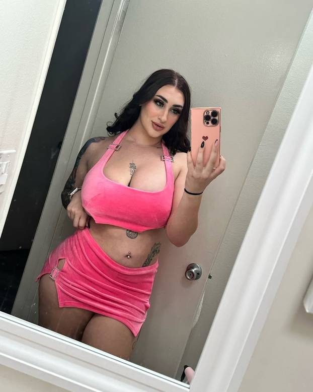 FOTO Seksi Mira oblači se u lika iz Shreka. Mjesečno zaradi više od 36.000 €. Evo o čemu se radi