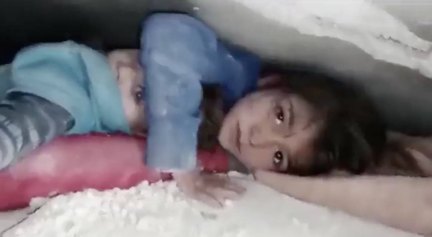 VIDEO Dječak iz Sirije se snimio pod ruševinama: 'Ne znam hoću li preživjeti, možda me nađu...'