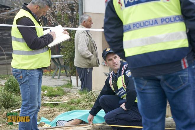 Vozač u bolnici: Mladić ispao iz automobila i na mjestu umro