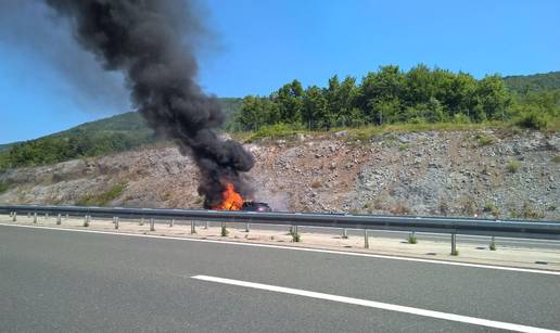 Planuo auto na autocesti A1: Citroen C4 je potpuno izgorio