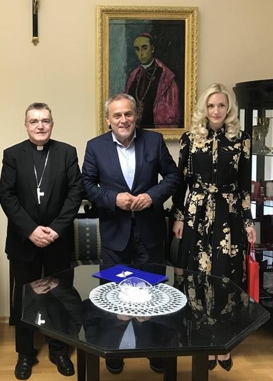 Zbog potresa je Bandić morao otkriti svoj 'grinčevski' pogled