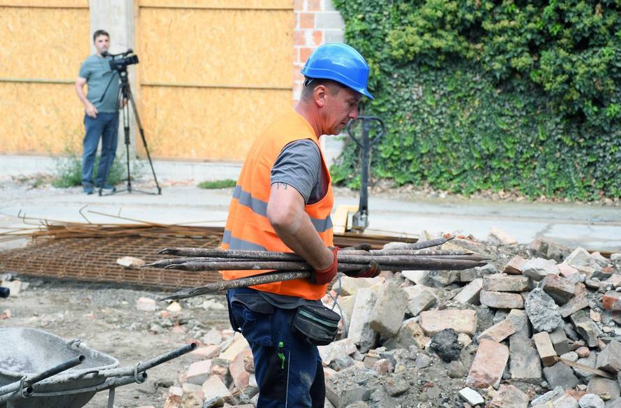 Sisak: Obilazak radova obnove Gradskog muzeja i dvorišnog prostora