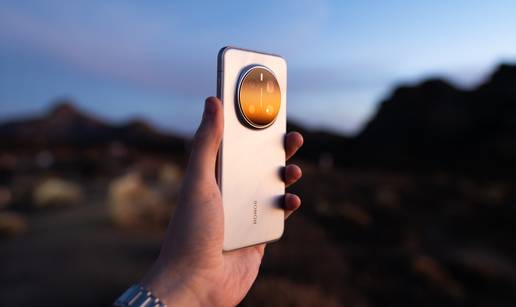 Opremi se HONOR pametnim telefonom uz dodatni telefon ili pametni sat na poklon