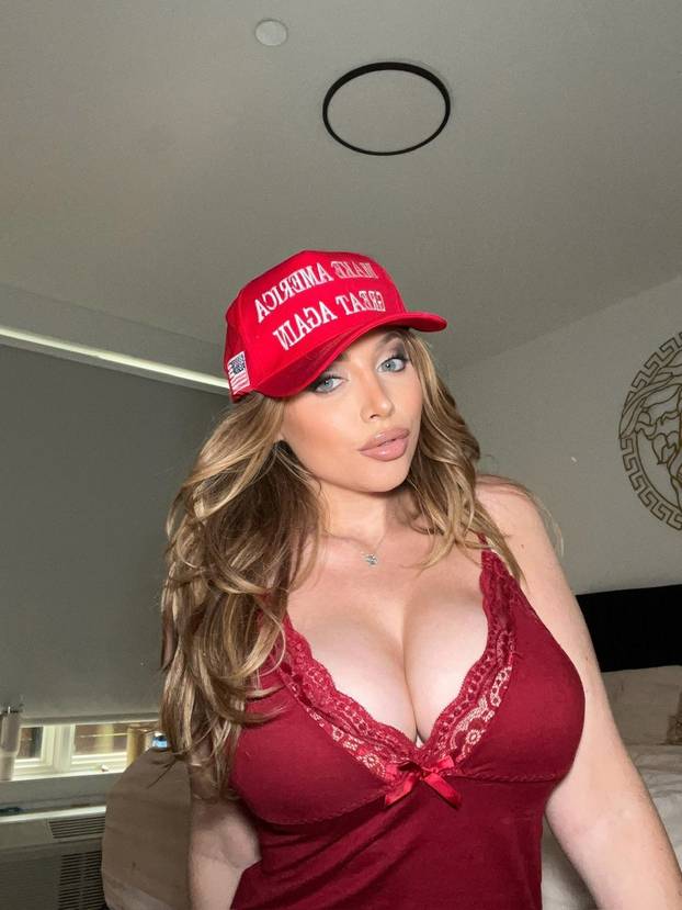 VIDEO: Woman who flashed New York-Dublin portal strikes again at Trump rally