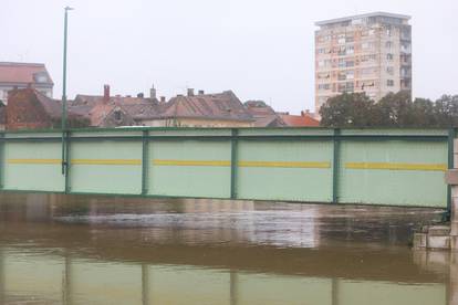 FOTO Sava se izlila iz korita u Zagrebu, Kupa raste i stvara nemile probleme u Karlovcu