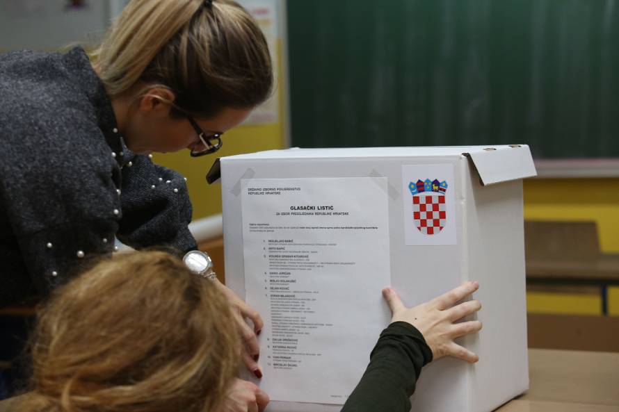 Šibenik: Glasačka kutija i biračko mjesto za predsjednika RH