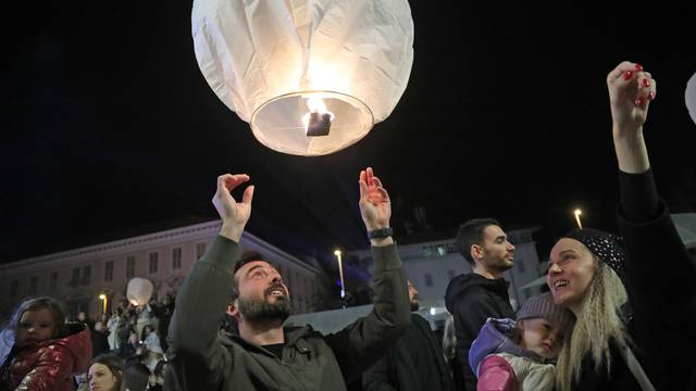 Šibenik: Lampioni dobrih želja vinuli su se s Poljane u nebo