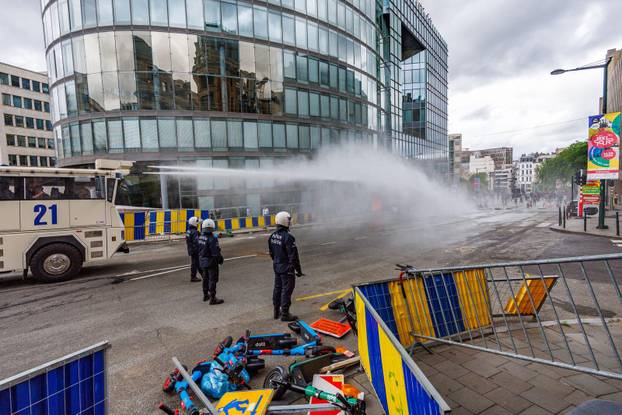 Studenti se sukobili s policijom tijekom prosvjeda za reformu obrazovanja u Bruxellesu