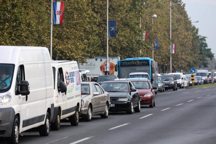 Zagreb: Dvije prometne nezgode na Aveniji VeÄeslava Holjevca izazvale prometni zastoj