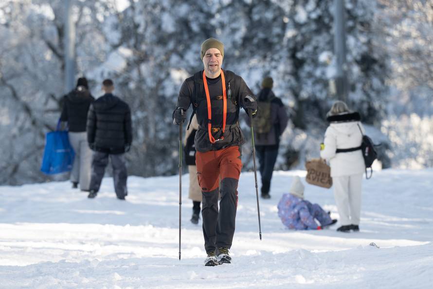 Zagreb: Građani uživaju u suncem okupanom Sljemenu 