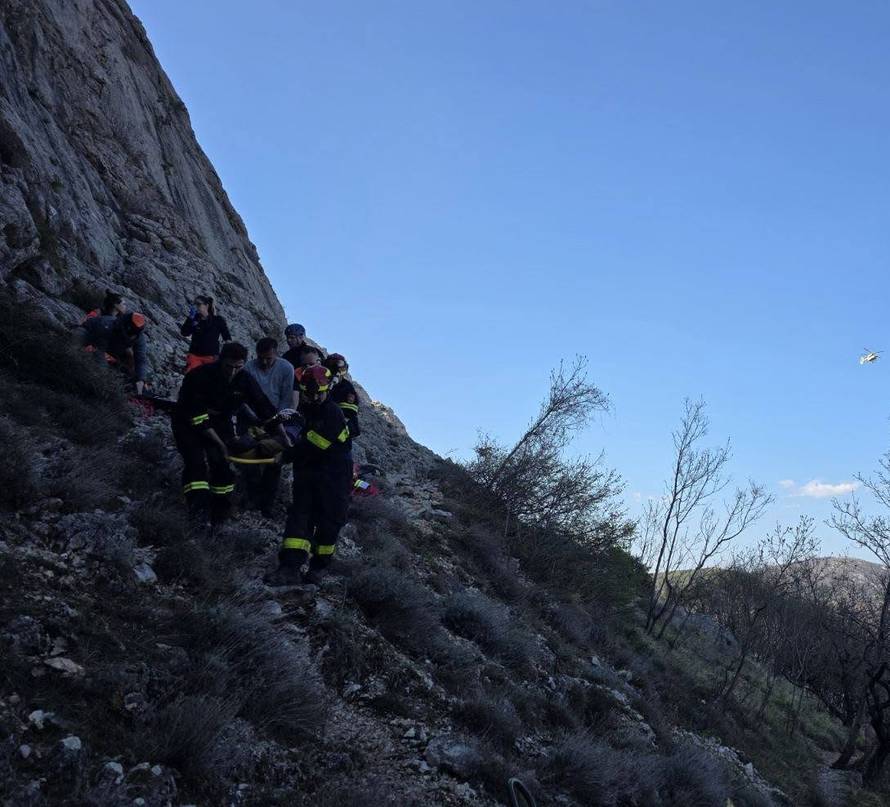 Penjač pao niz stijene na Krku: Prevezli ga helikopterom Hitne