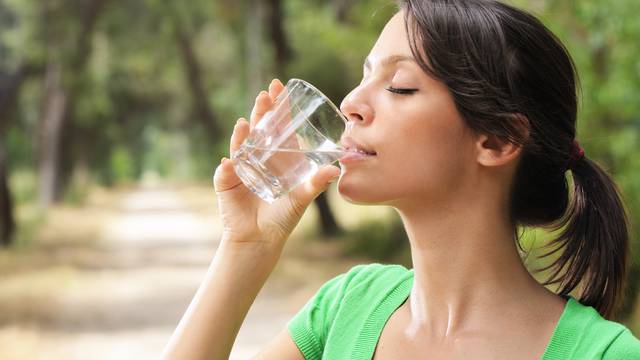 Evo što se sve događa u tijelu ako ne popijete dovoljno vode