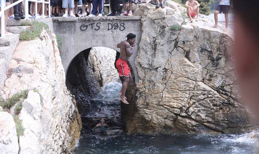 FOTO Obožavaju ga u Hrvatskoj! Slavni YouTuber IShowSpeed skakao u more na splitskoj plaži