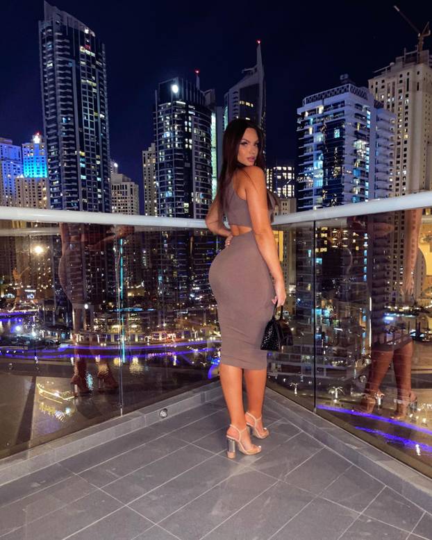 FOTO 'Kardashianka iz Novog Pazara' zaludjela je snagatora. Nije tražio ni predbračni ugovor