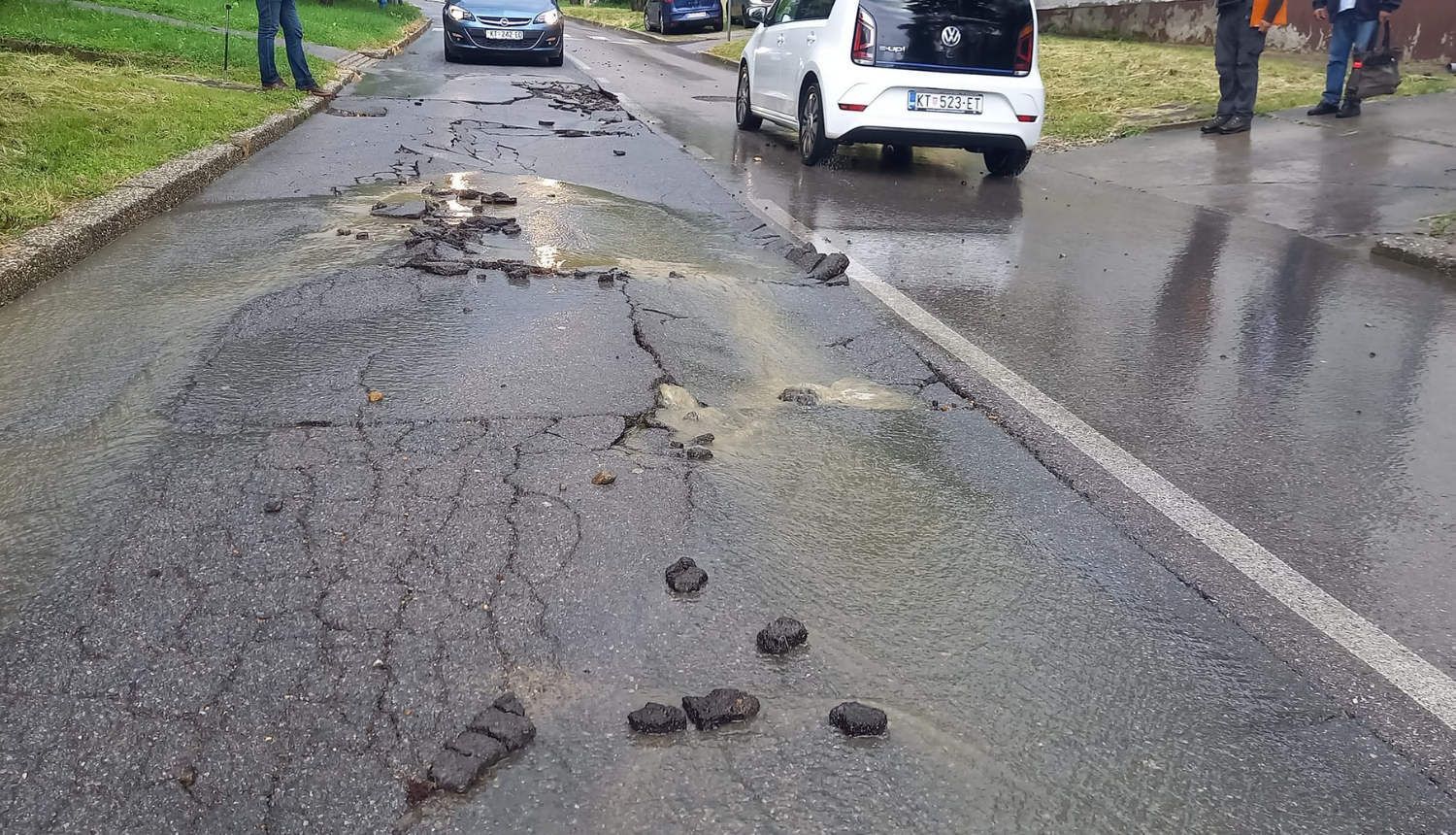 VIDEO Poplavile ulice u Kutini: 'Ne pamtimo ovakvo nevrijeme'