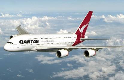 Stvarno im ne ide: Qantasov avion u letu je pogodio grom