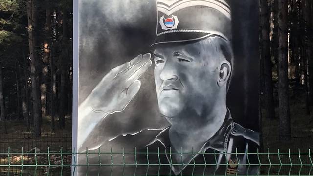 Nevladine udruge u Beogradu pokušale prebojati mural Ratka Mladića, vlasti zabranile skup