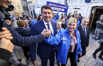 Kolinda se u Imotskom družila s građanima pa otišla na misu