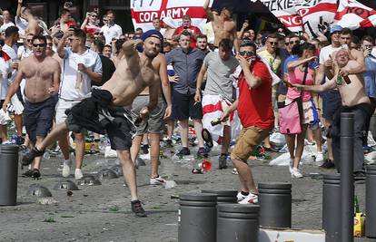 Englez se bori za život: Veliki neredi zasjenili su nogomet...
