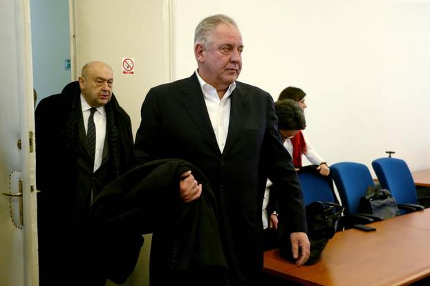 FOTO Ćaća je izašao iz zatvora: Uspon i pad bivšeg premijera, iza rešetaka proveo 10 godina