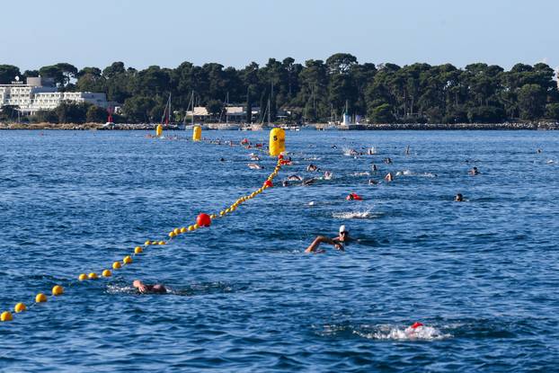 Održana plivačka manifestacija Porečki delfin