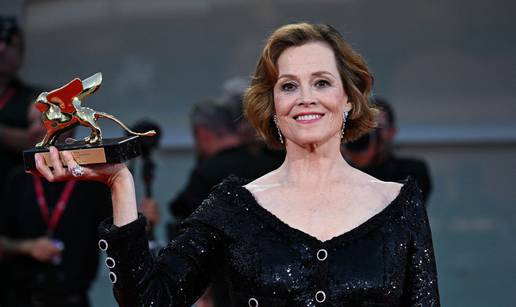 Sigourney Weaver u Veneciji je dobila nagradu za životno djelo: 'Ovo dijelim sa svim filmašima'