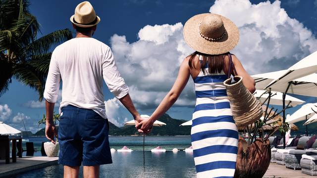 Couple,Near,Poolside,Jetty,At,Seychelles