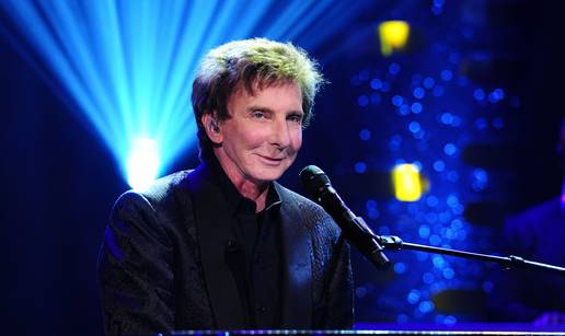 Barry Manilow ima rak plu&cacute;a
