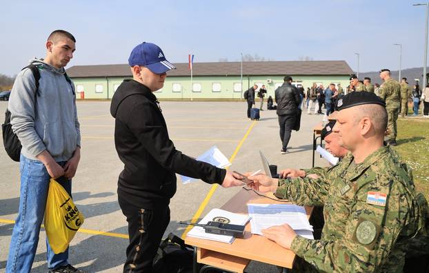 Ministar Anušić i general Kundid na prvom danu TVO-a na Slunju