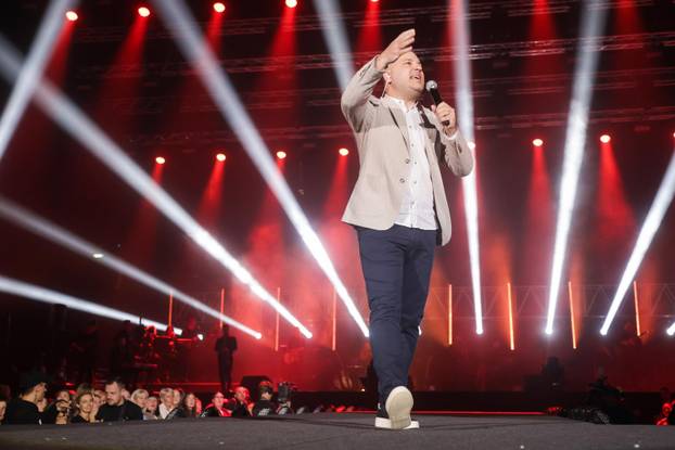 Zagreb: U Areni Zagreb održan koncert "Progledaj srcem"