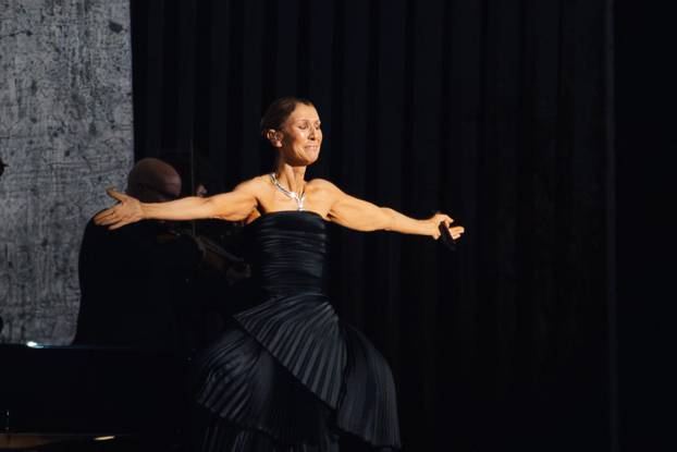 Celine Dion lors de son premier concert à la Plénitude Arena à Paris La Défense