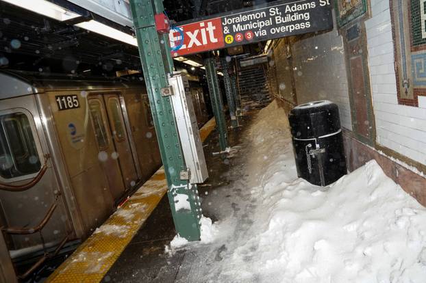 Major winter storm spreads across a large swath of the United States
