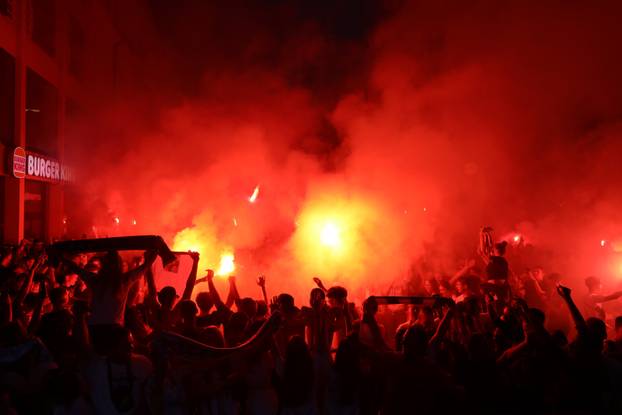 Rijeka: Navijači na Korzu slave osvajanje Hrvatskog nogometnog kupa