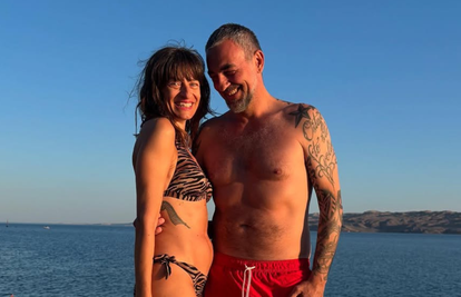 Sandi rijetko dijeli obiteljske fotografije, ali ova sa suprugom sve je osvojila! 'Predivan par'