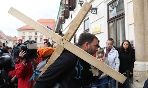 Pavlić nakon sastanka u Vladi: 'Sad se vraćam svojoj obitelji'