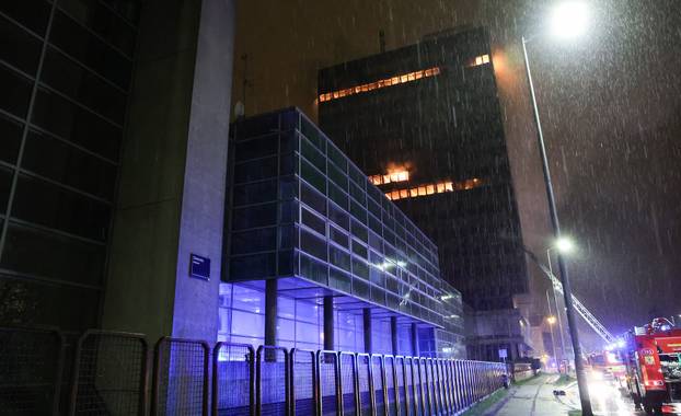 Zagreb: Pozar u Vjesnikovom neboderu