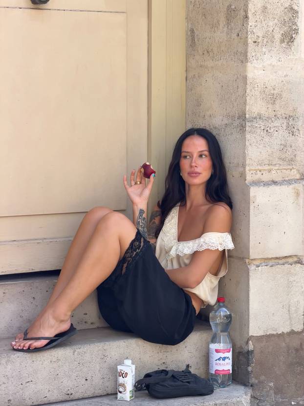FOTO Sve nosi bez grudnjaka! Australka Eliza je cijela prirodna, kaže da voli slobodu