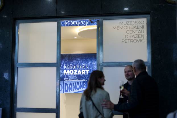 Zagreb: Voštana figura Dražena Petrovića postavljena u novi prostor Muzeja Dražena Petrovića