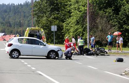 Žena nije stala na znak 'STOP' pa je naletjela na motociklista