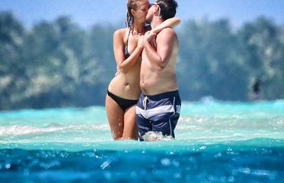 Leo DiCaprio na Bora Bori nije skidao ruke sa svoje djevojke