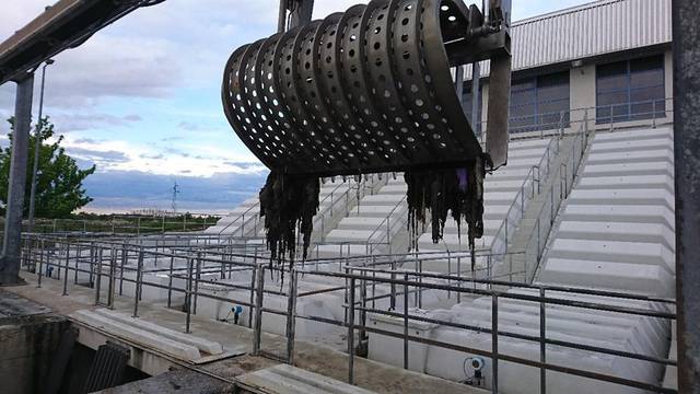 U Zagrebu se začepio pročistač jer ljudi u WC bacaju i maske...