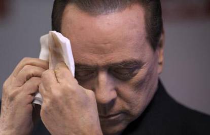 Silvio Berlusconi u kupaonici se poskliznuo i pao pod tušem