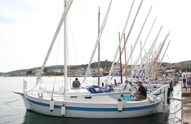 FOTO Čuvari stoljetne tradicije: Drveni brodovi utrkivali se na 'Regati za dušu i tilo' u Betini