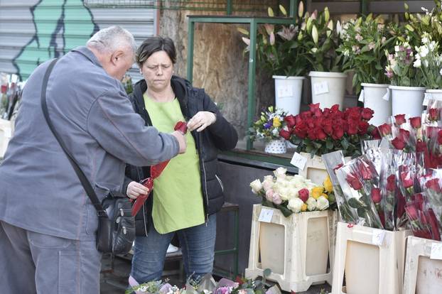 Šibenik: Kupovina cvijeća povodom Međunarodnog dana Žena
