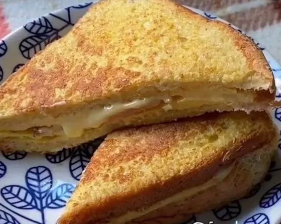 Novi hit recept na TikToku je 'križanac' omleta i toplog tosta