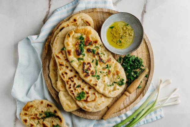 Naan,Bread,Stuffed,With,Minced,Meat,Served,With,Chutney