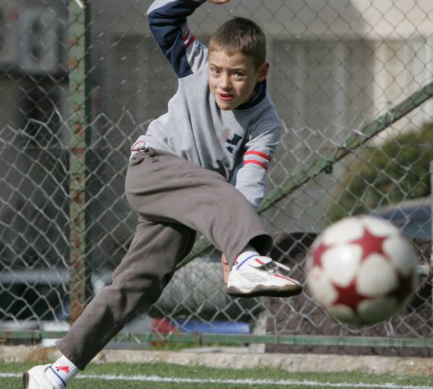 ARHIVA - Nikola Vlašić na treningu malih dječaka, 2005.